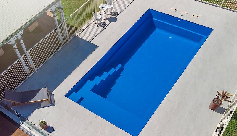 piscine coque Leisure Pools Elite en couleur Sapphire Blue