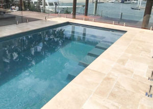 piscine coque Leisure Pools Precision en couleur Graphite Grey