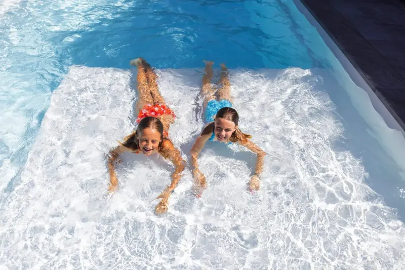 piscine coque Mondepra bay 77, cover bay 77