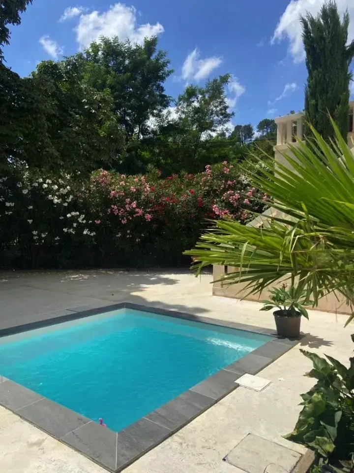 piscine coque Mondepra clever 1