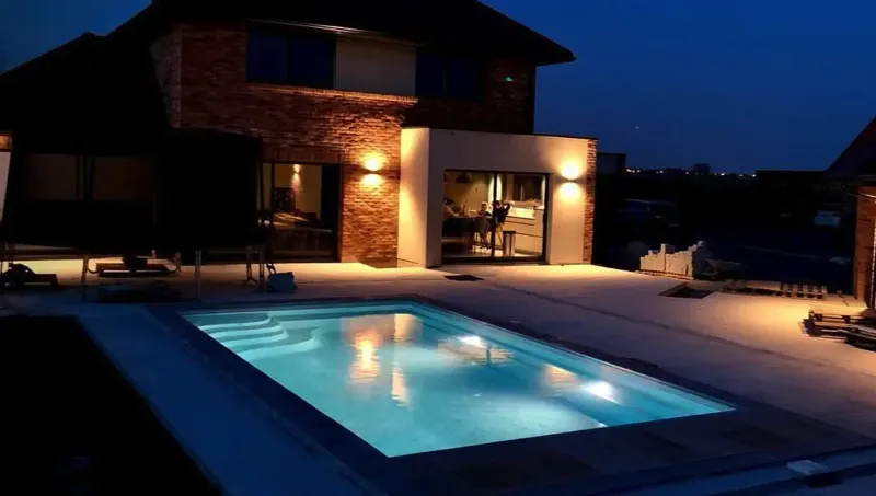 piscine coque Mondepra unique 4, unique 5